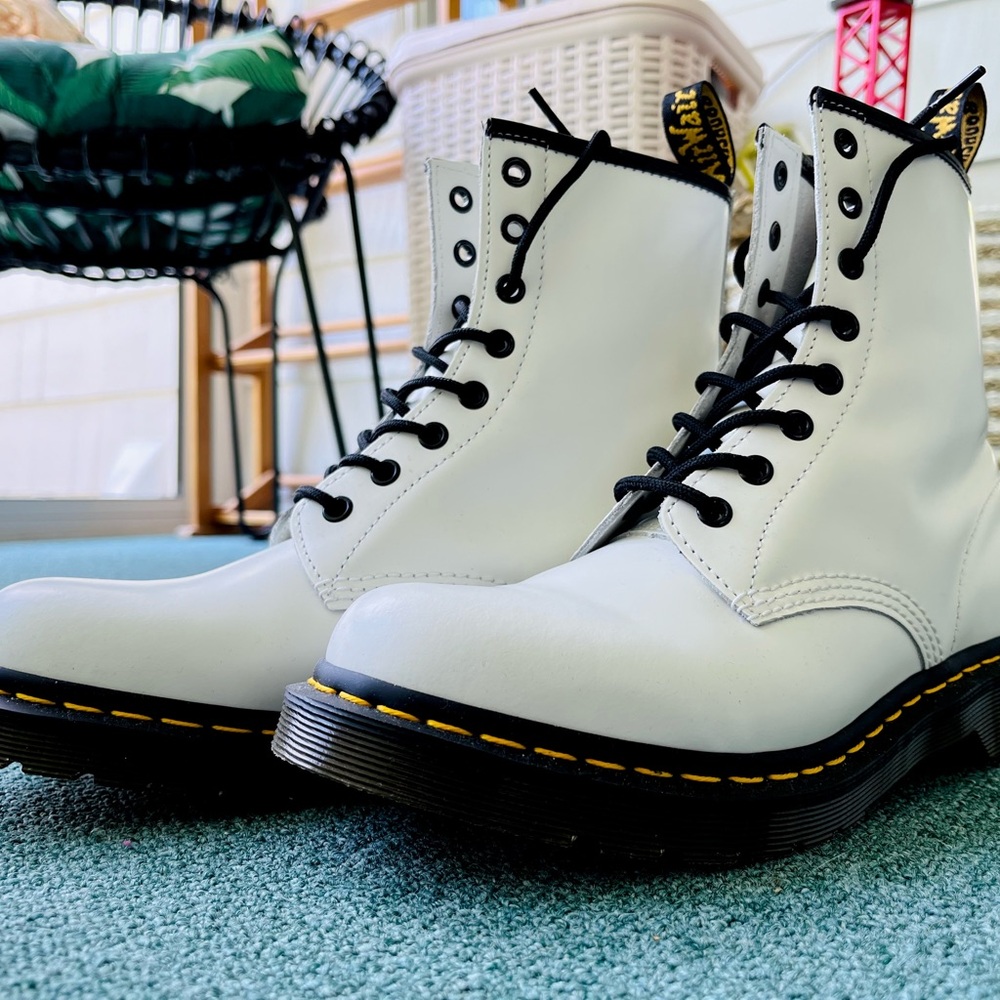 Dr Martens 1460 white smooth leather lace up boots, women’s size 9
